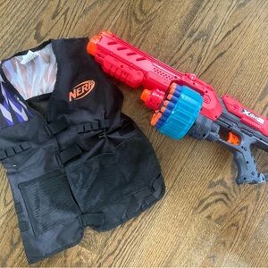 Nerf Tactical Vest and X Shot Zuru Blaster * Like New